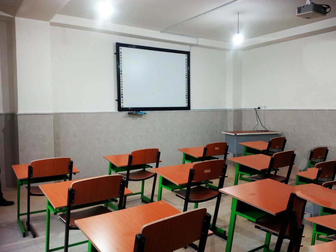 کلاس‌های دبستان غیر دولتی رشد فرهنگ قزوین